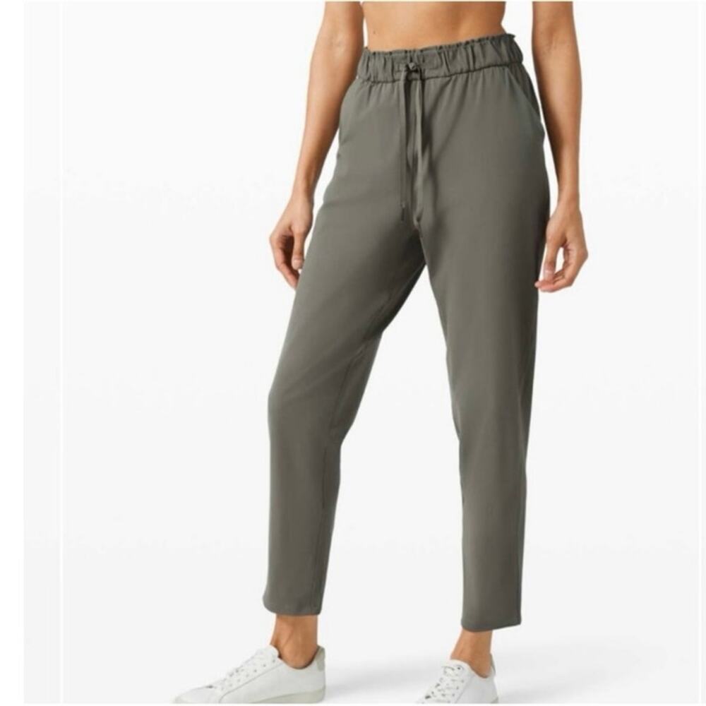 Lululemon Keep Moving Pant in Grey Sage Sz 8